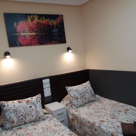 Hostal Numancia Madrid Bagian luar foto