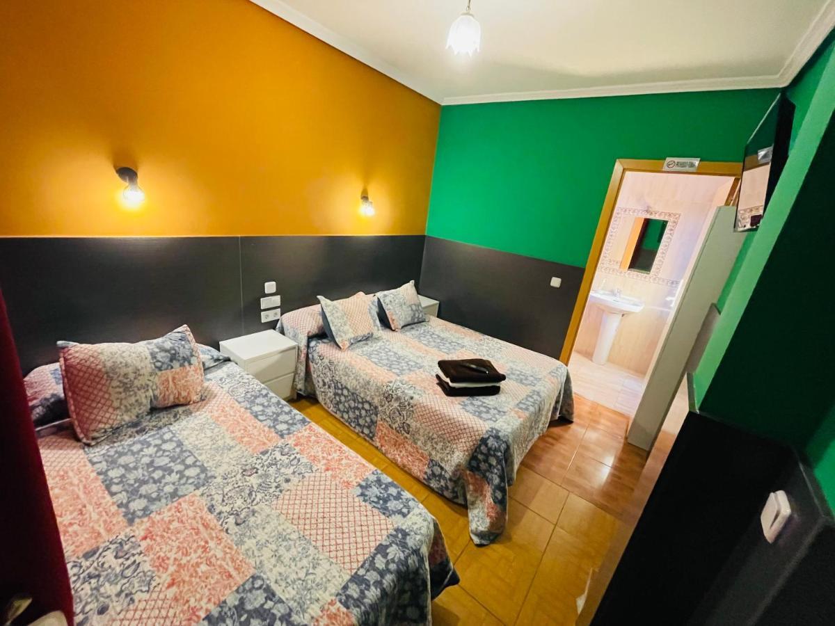 Hostal Numancia Madrid Bagian luar foto