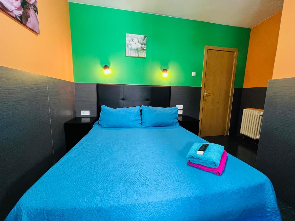 Hostal Numancia Madrid Bagian luar foto