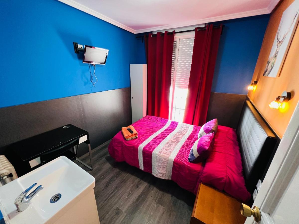 Hostal Numancia Madrid Bagian luar foto