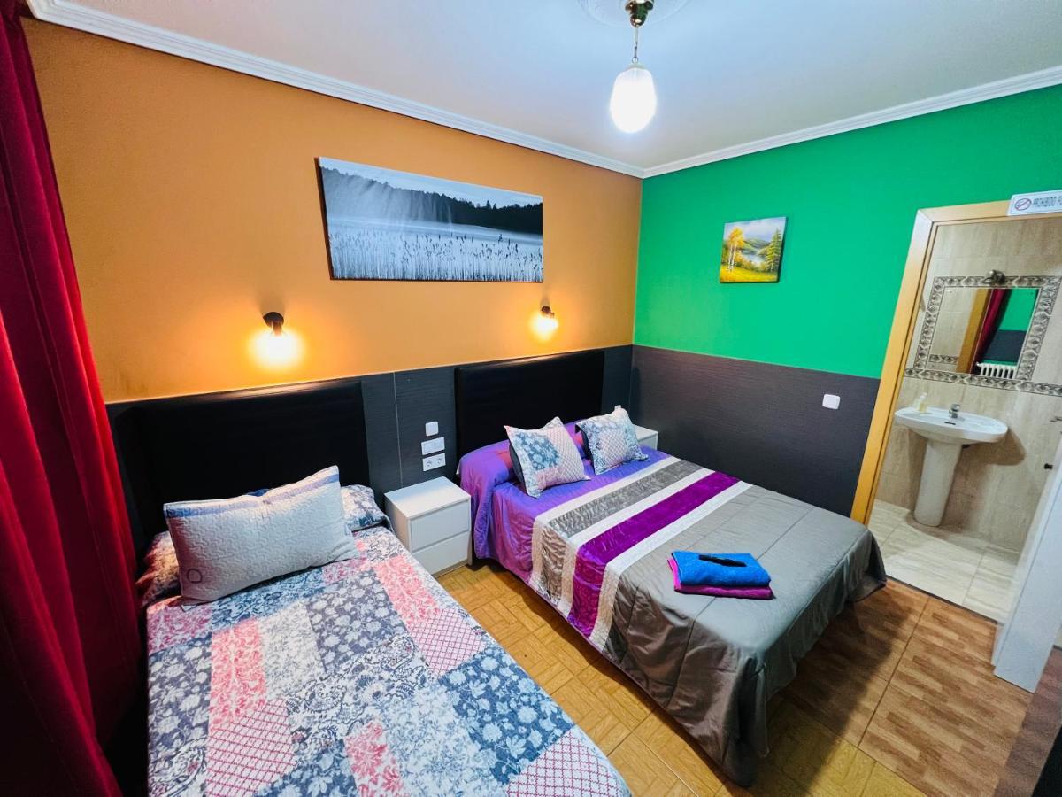 Hostal Numancia Madrid Bagian luar foto