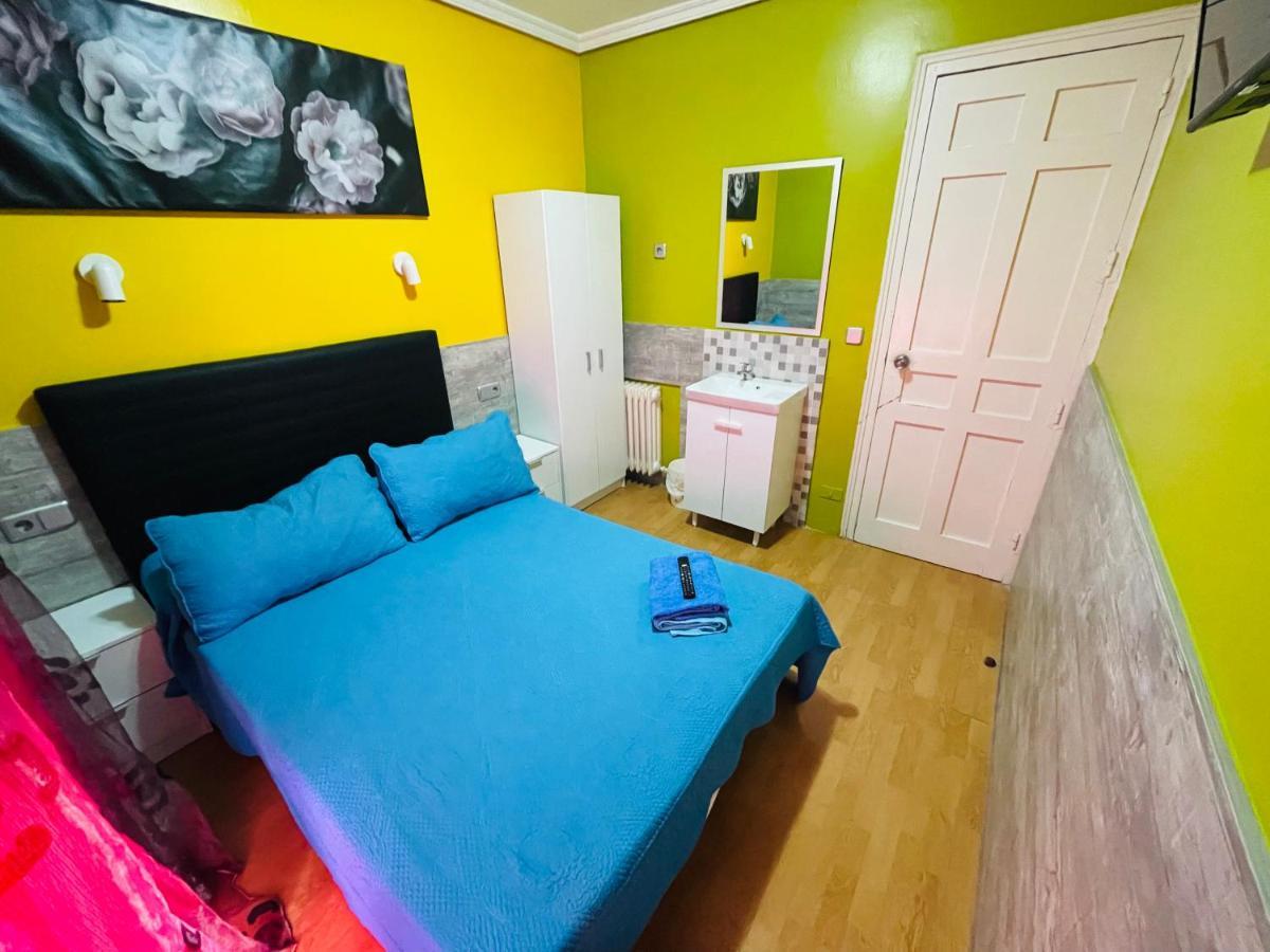 Hostal Numancia Madrid Bagian luar foto