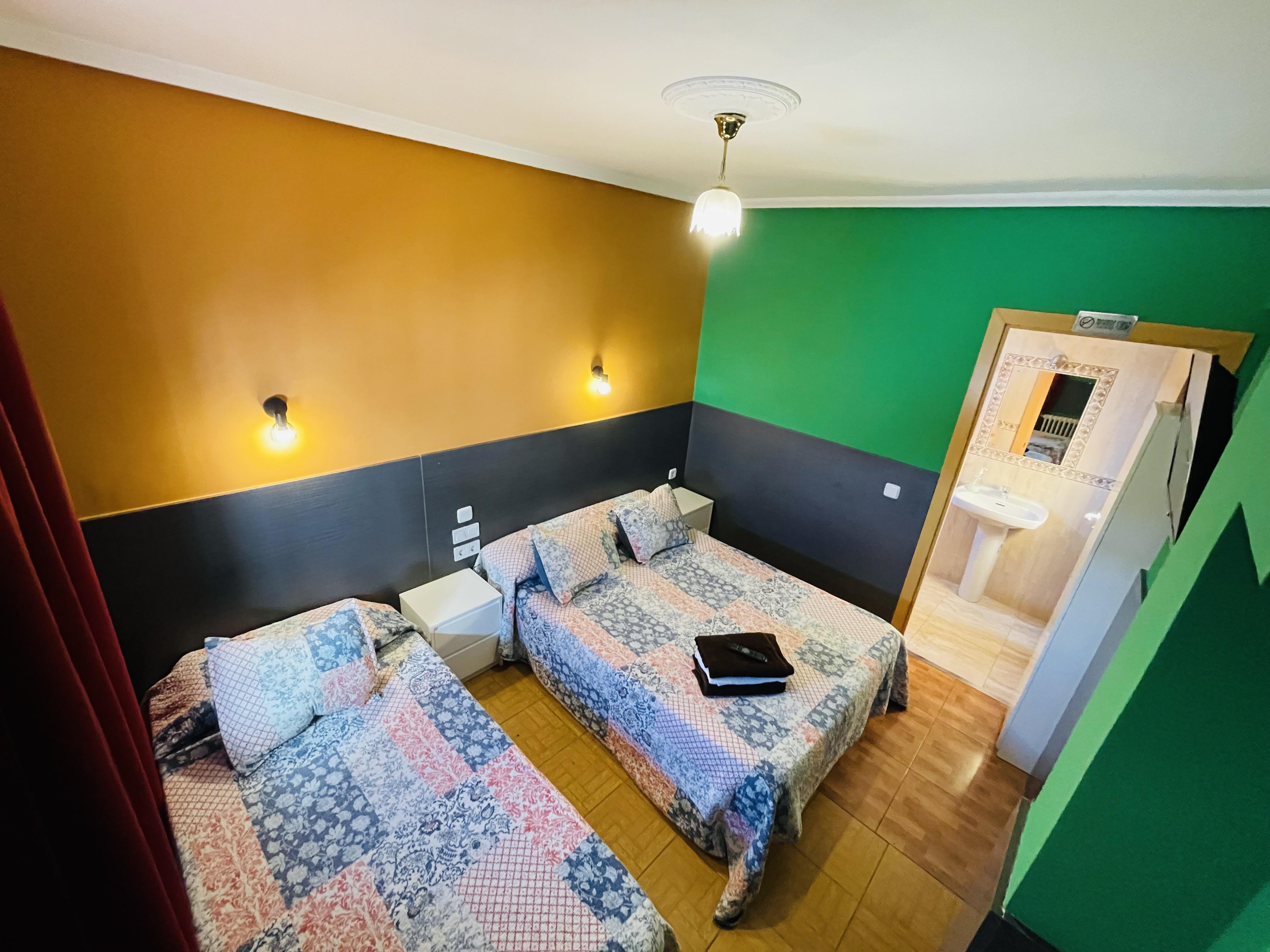 Hostal Numancia Madrid Bagian luar foto