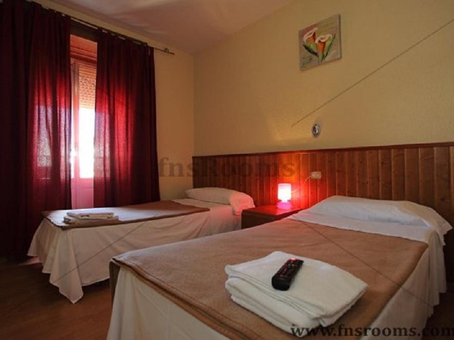 Hostal Numancia Madrid Bagian luar foto