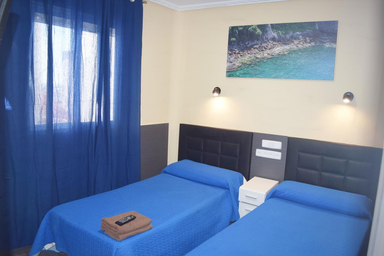 Hostal Numancia Madrid Bagian luar foto