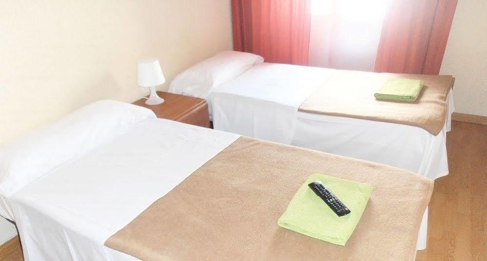 Hostal Numancia Madrid Bagian luar foto