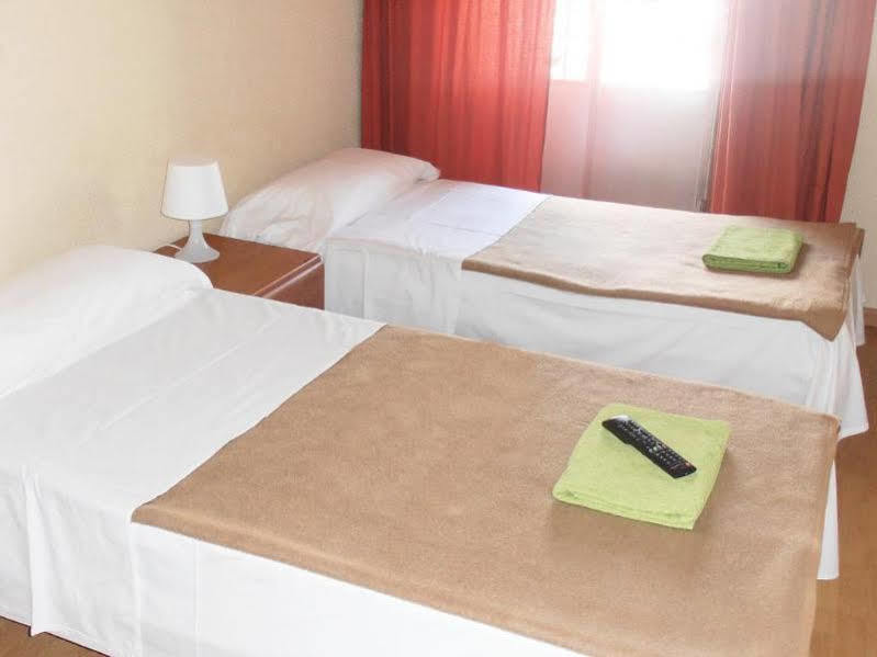 Hostal Numancia Madrid Bagian luar foto