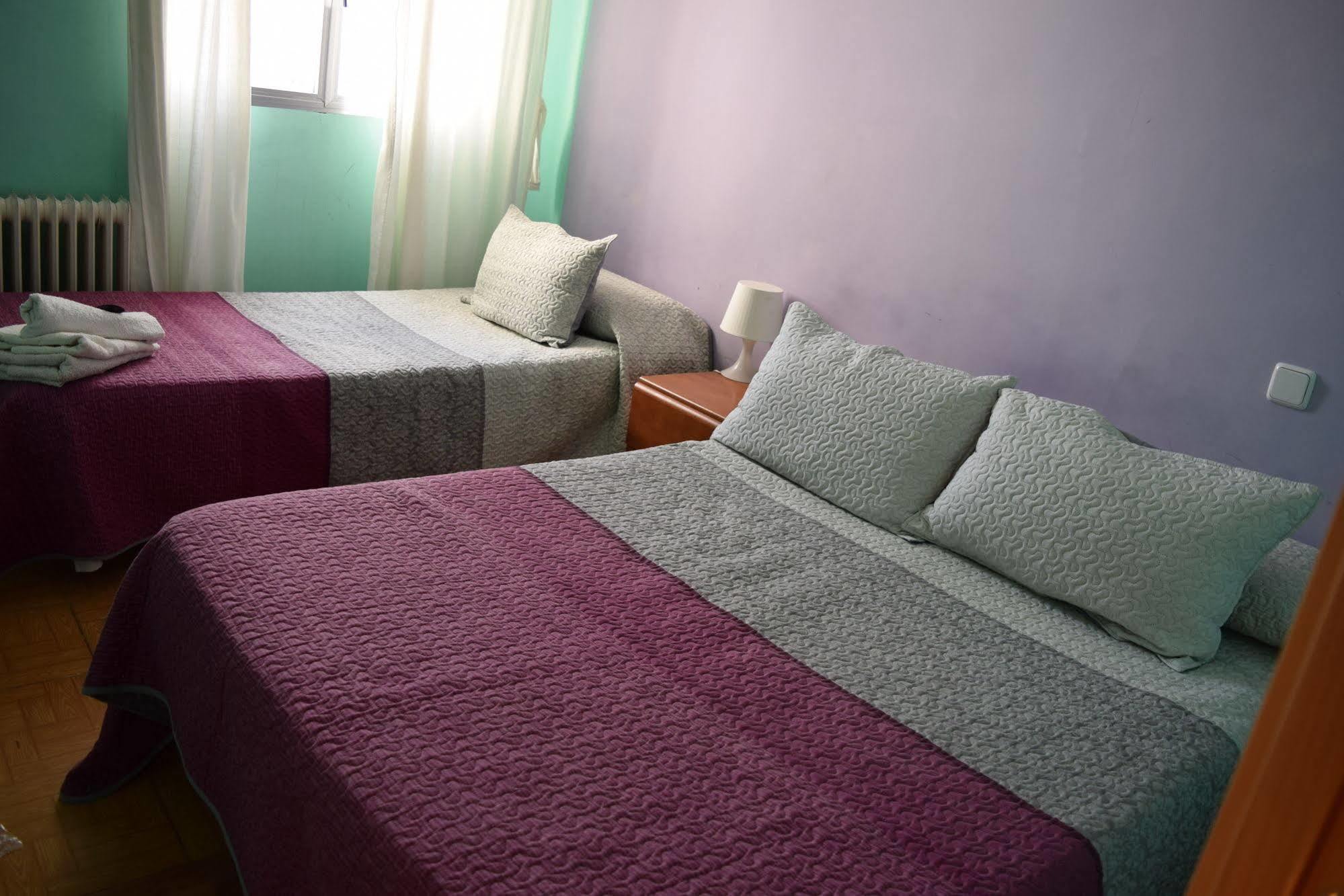 Hostal Numancia Madrid Bagian luar foto