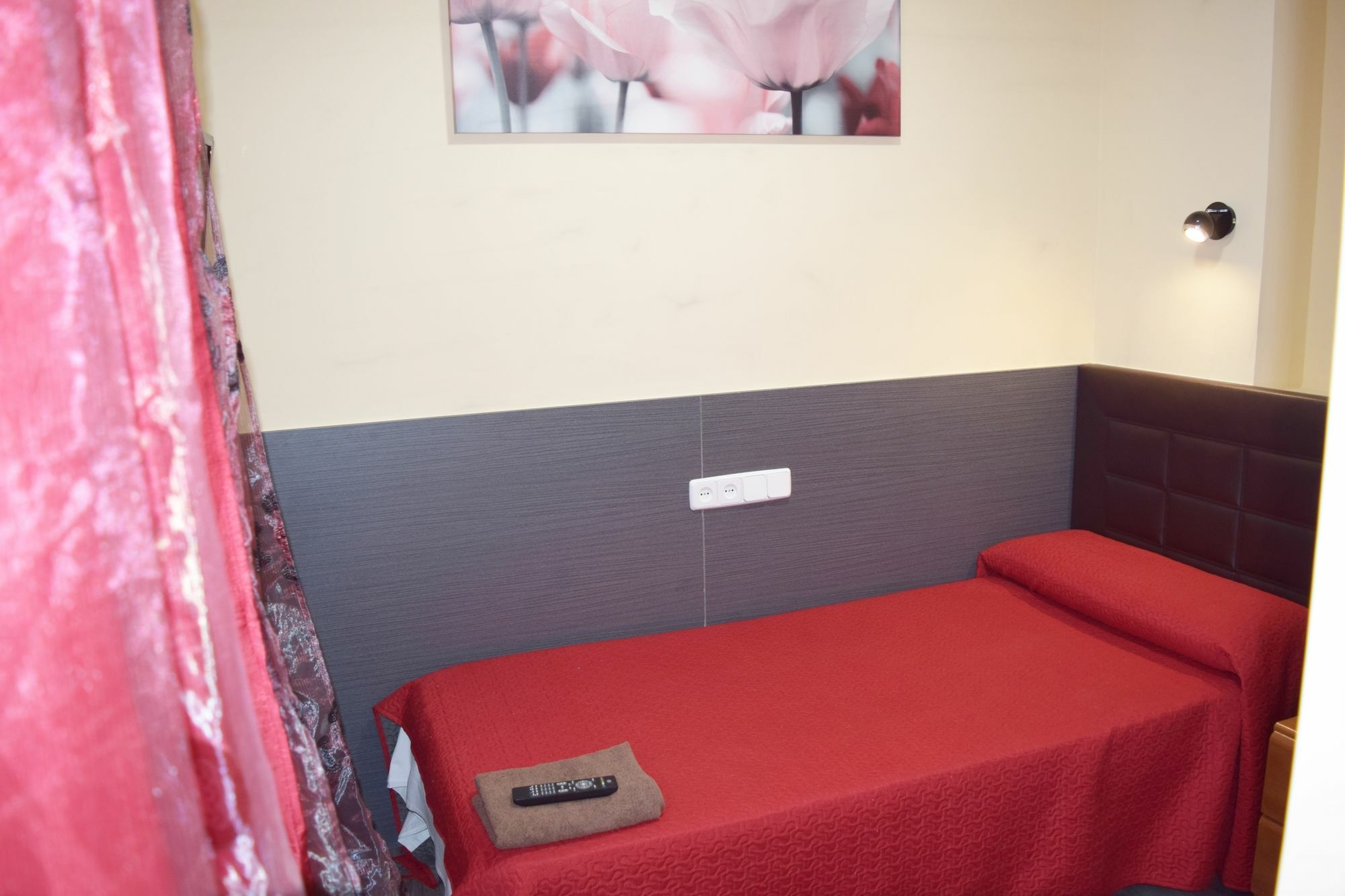 Hostal Numancia Madrid Bagian luar foto