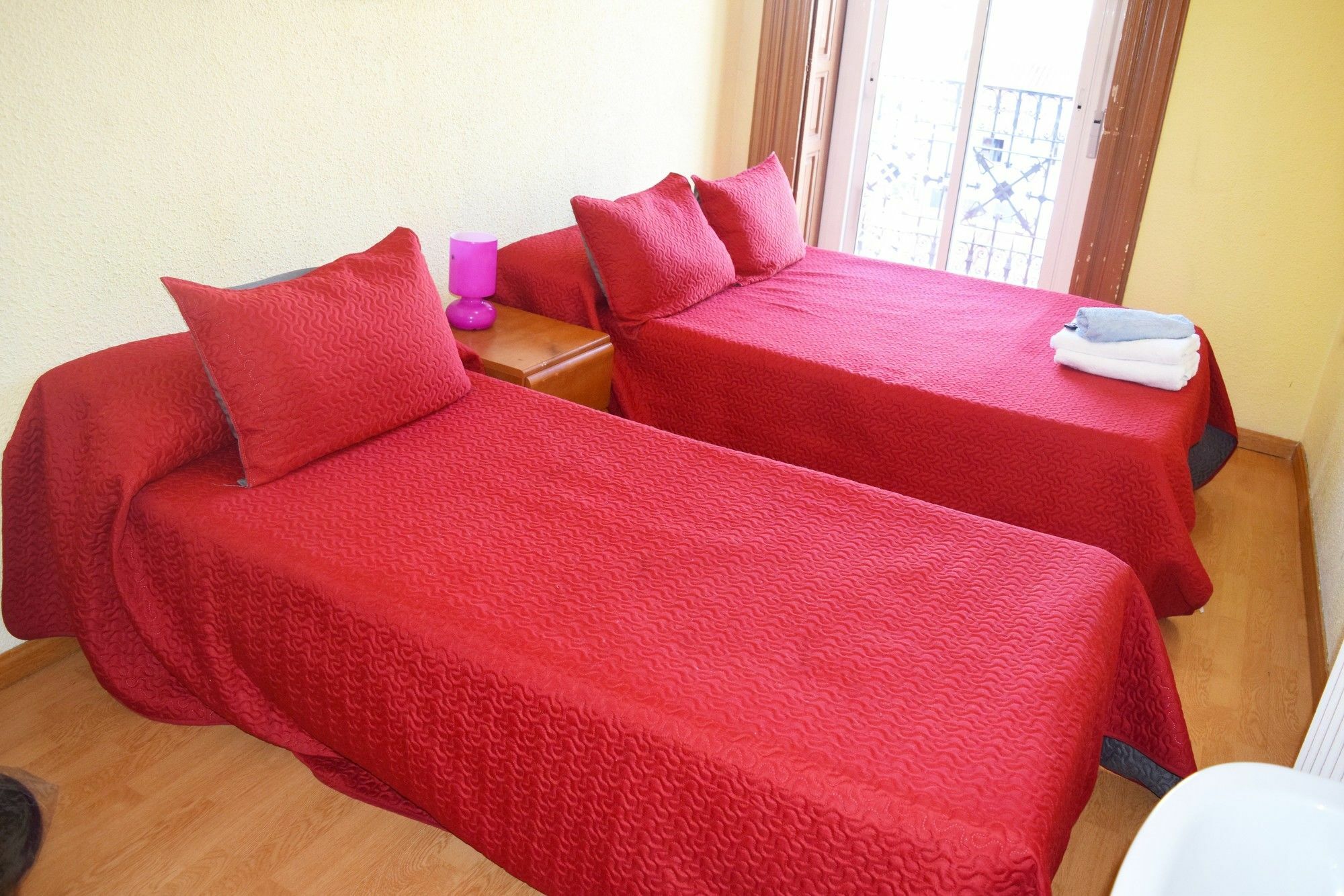 Hostal Numancia Madrid Bagian luar foto